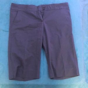 low rise Bermuda shorts (knee length)